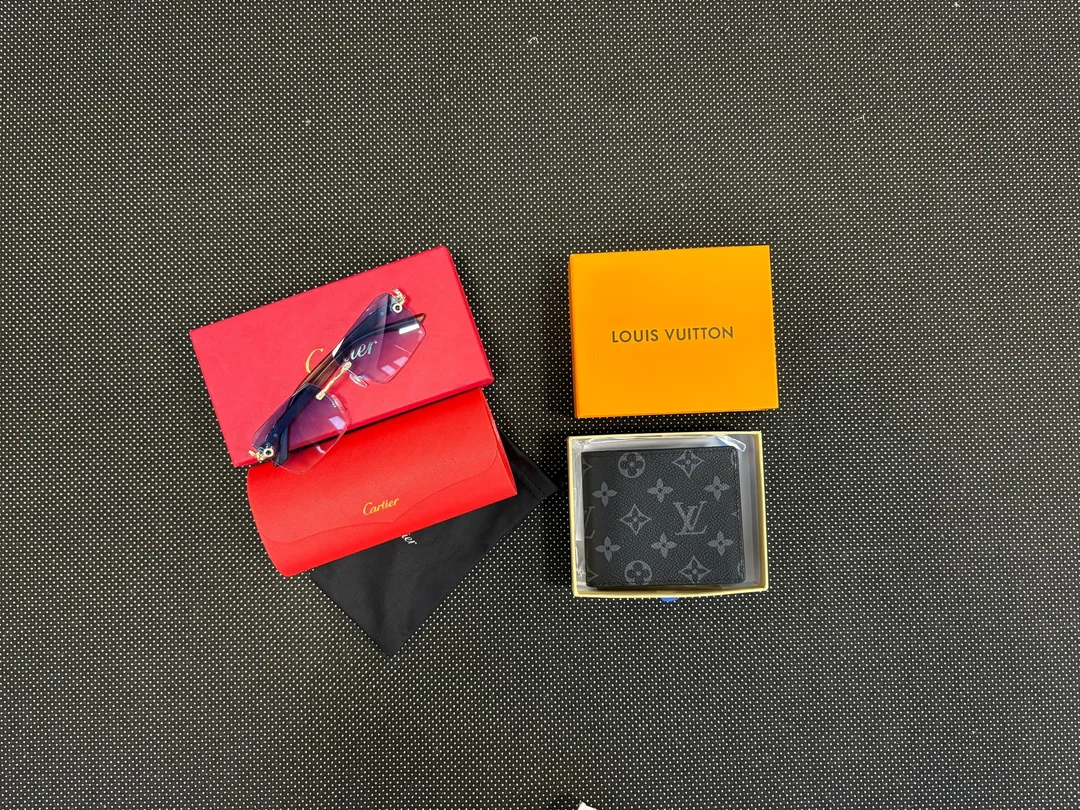 Sunglasses and wallet shown in the FashionReps haul gallery