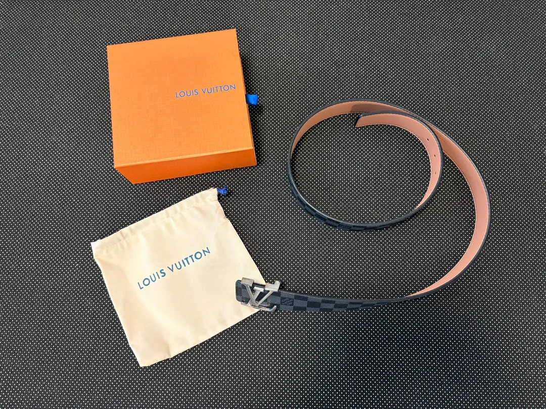 Dark patterned belt and packaging shown in the FashionReps haul gallery