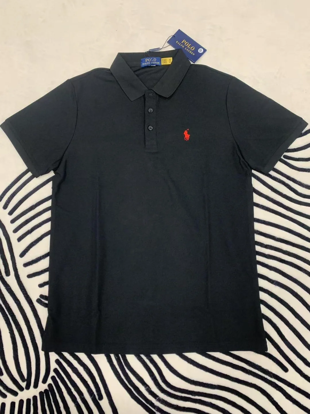 Black polo shirt shown in the LoongBuyClub pickup gallery